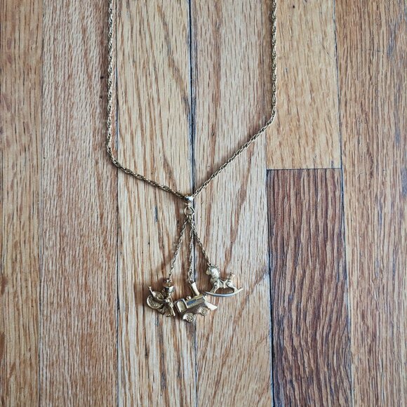 Vintage Trifari long chain necklace with 3 charms 1955-69 - Picture 8 of 10